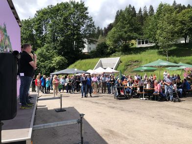 Hunderte Besucher fanden den Weg nach Friedrichstal, um das Ein-Jahr-vorher-Fest im Xentrum zu feiern