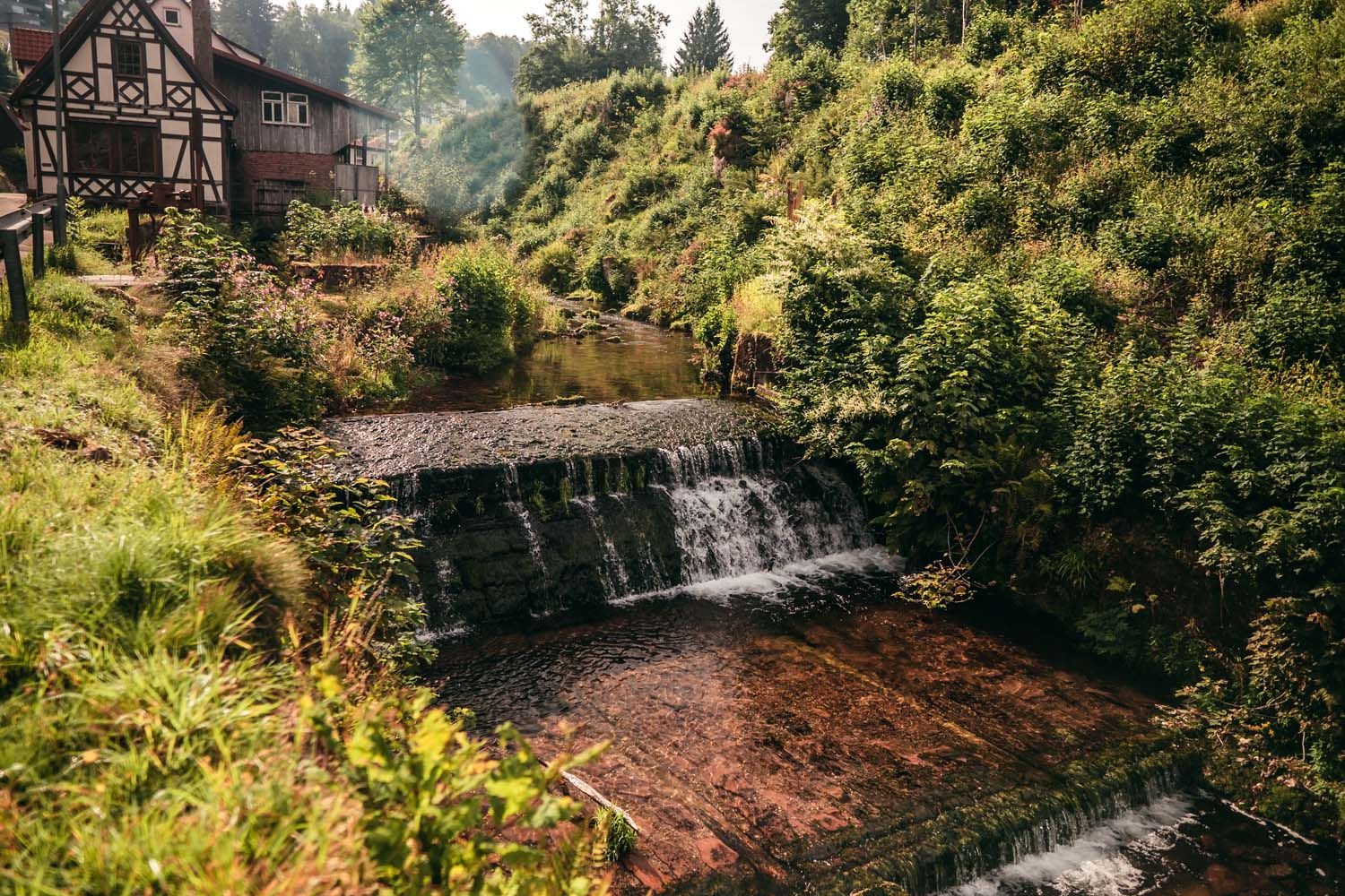 Das Bild zeigt den Fobach im Tal X.